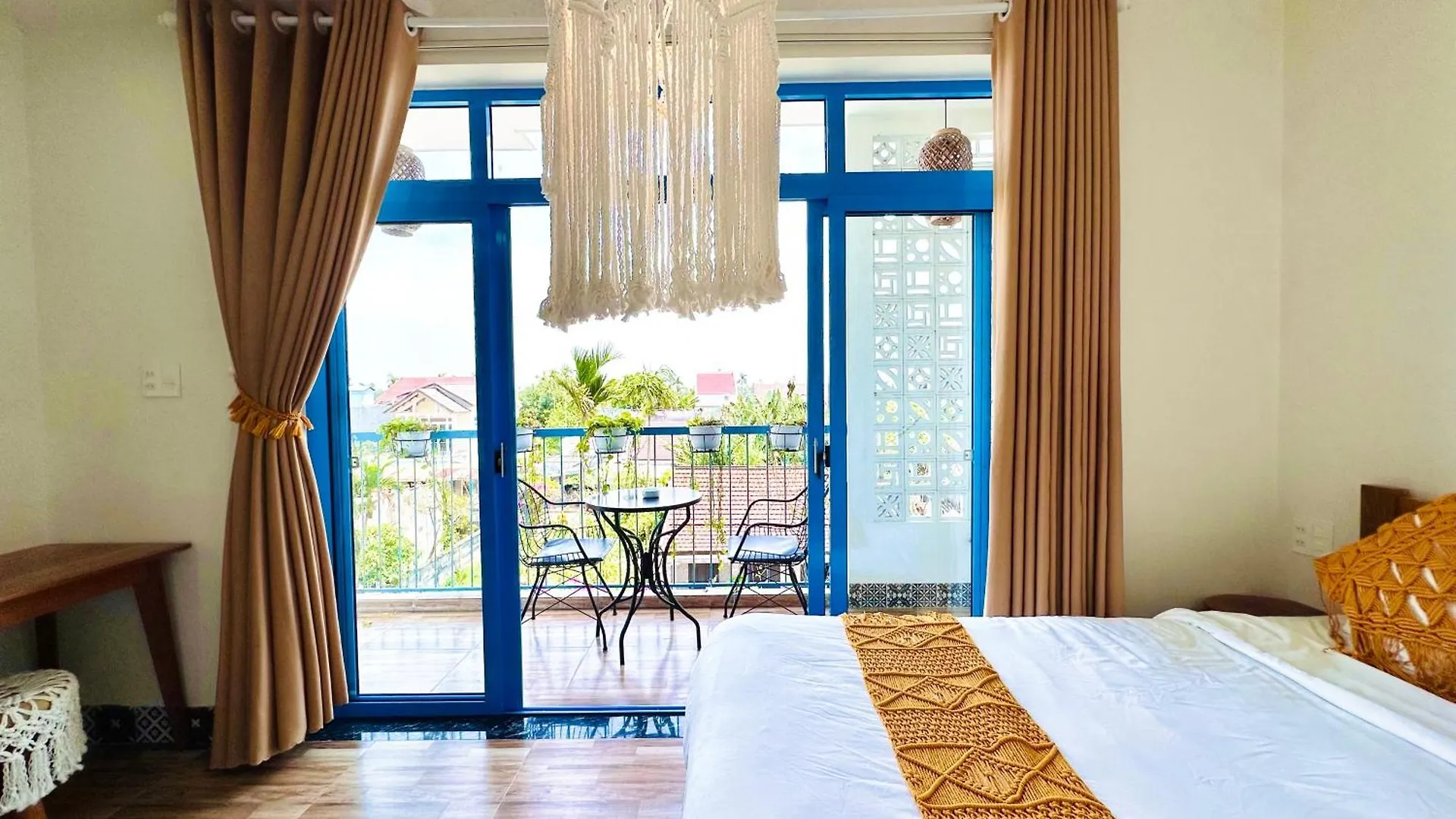 Lazy Bear Villa By The Little Hoi An Hostel