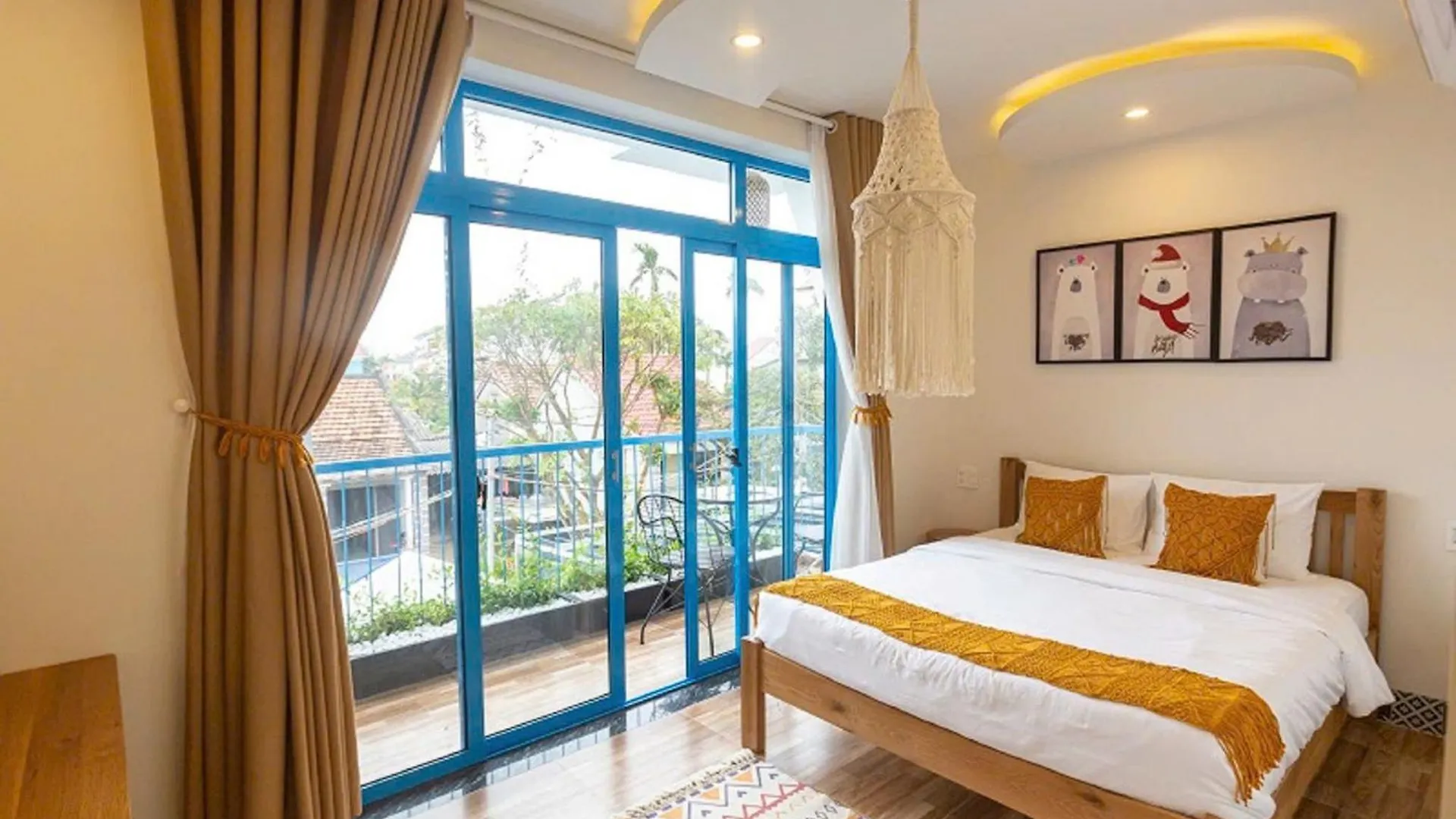 Hostel Lazy Bear Villa By The Little Hoi An Vietnam