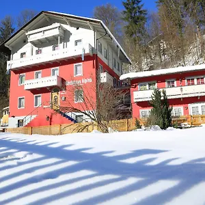 gastehaus-alpina-berchtesgaden.com-bavaria.com/