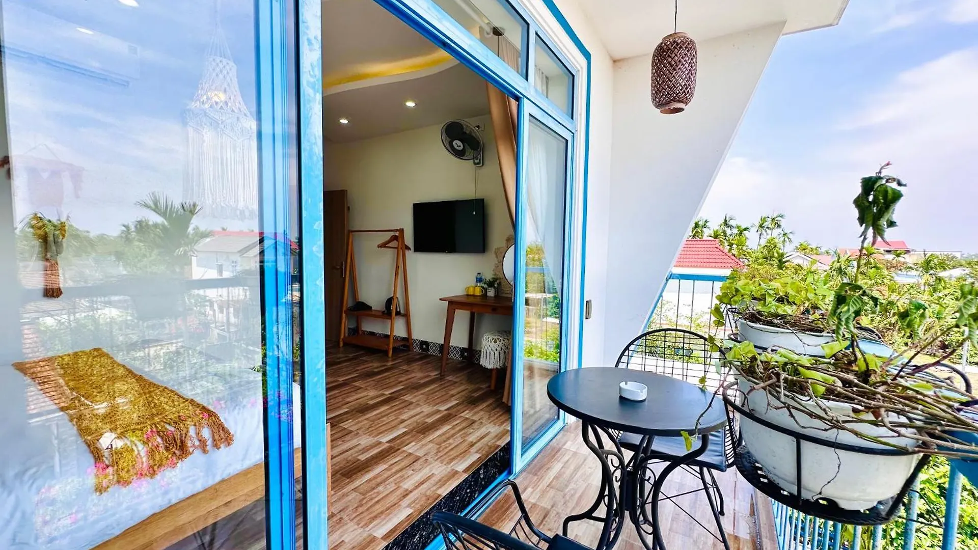 Hostel Lazy Bear Villa By The Little Hoi An