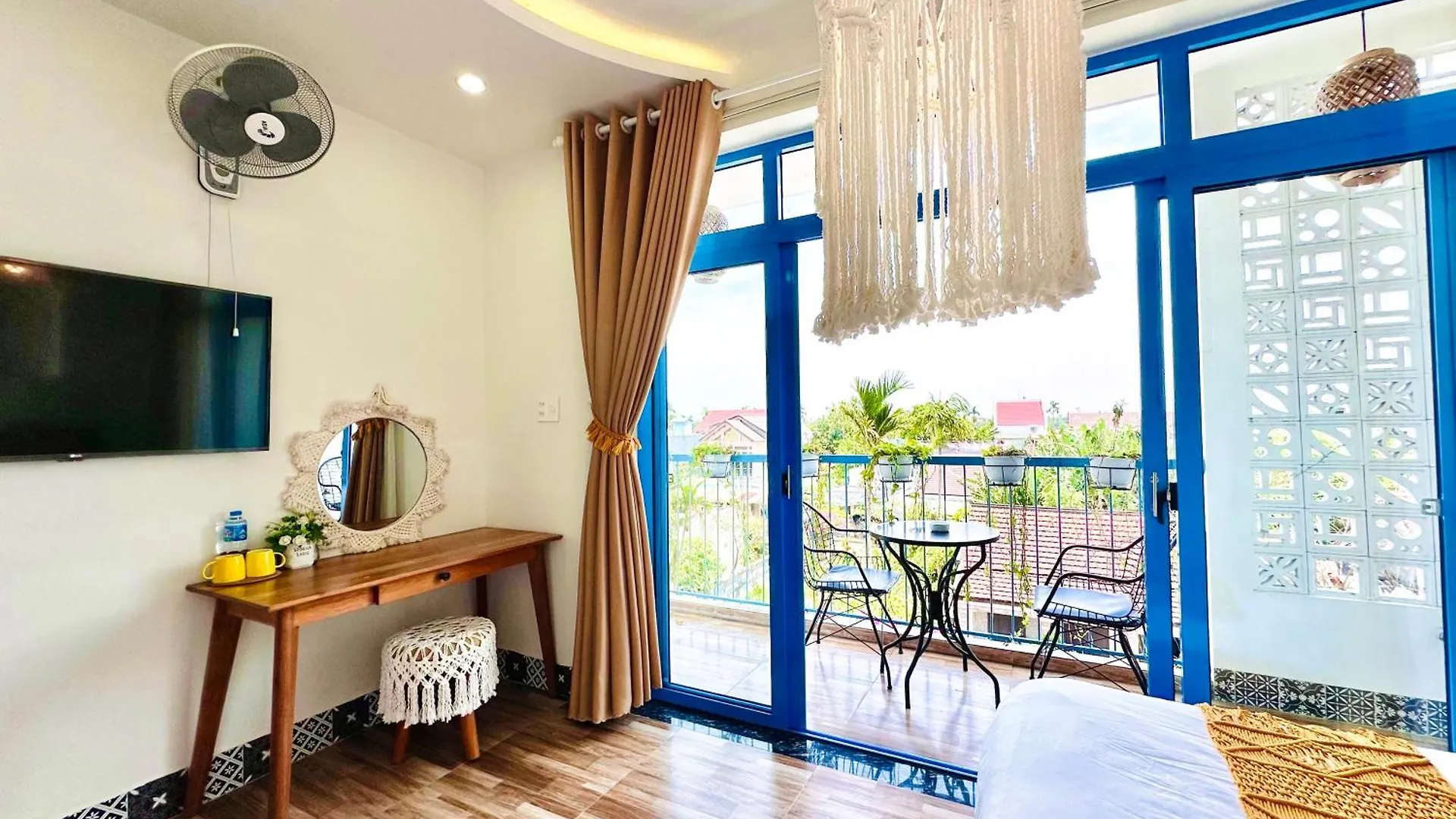 Lazy Bear Villa By The Little Hoi An Hostel
