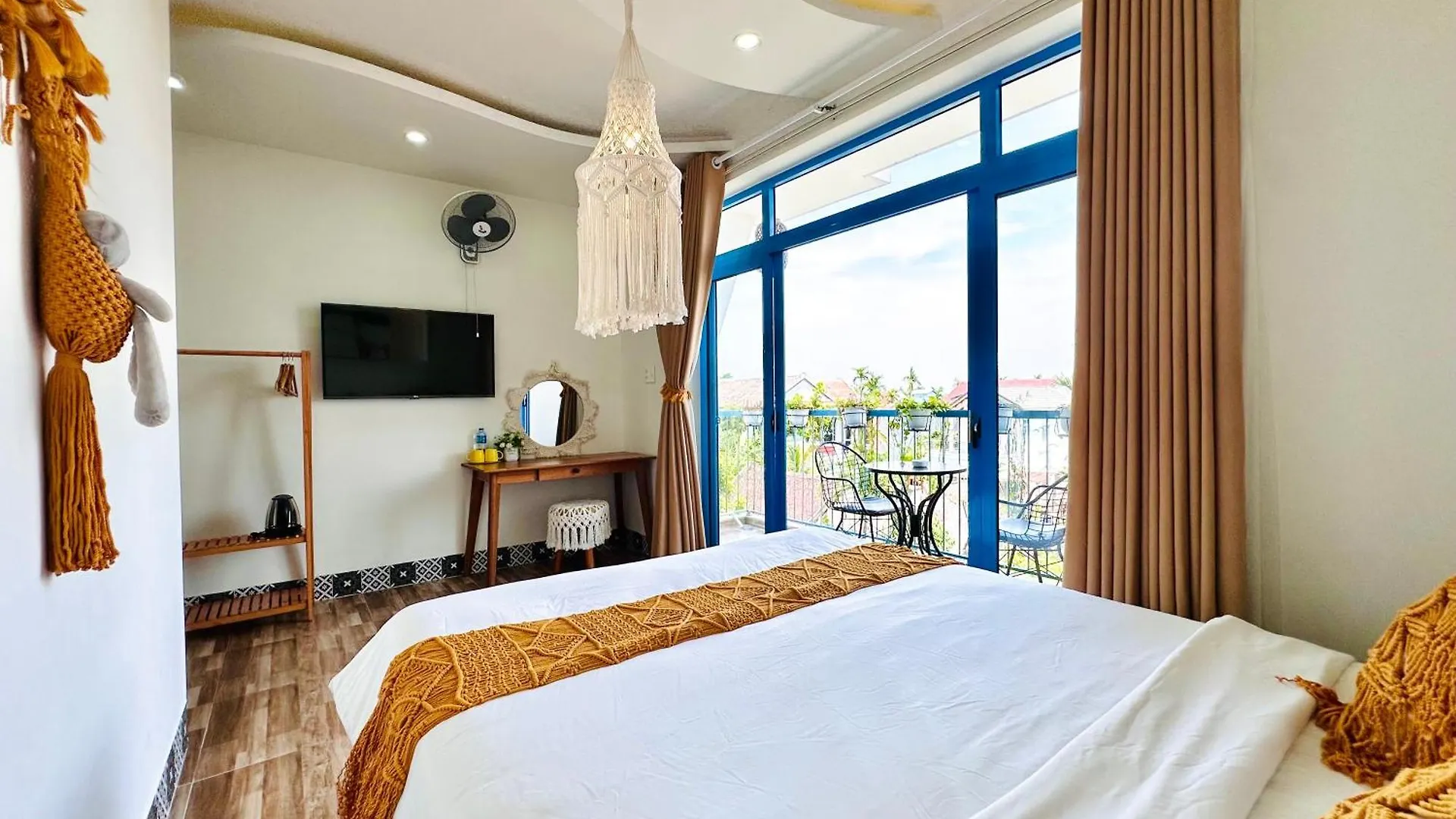 Hostel Lazy Bear Villa By The Little Hoi An Vietnam
